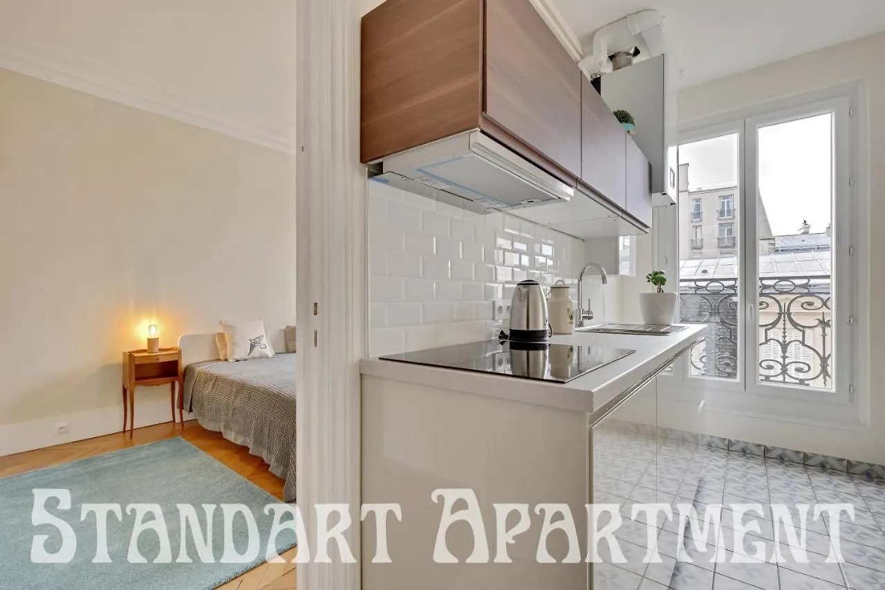 Bed & Breakfast Eiffel Tower View Rose, Apartment #2 Paris France