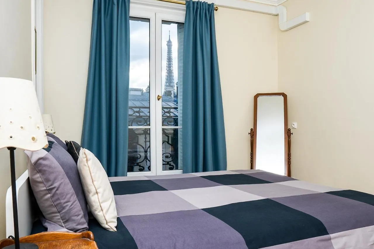 Eiffel Tower View Residence París